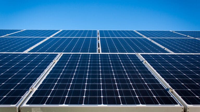Energie rinnovabili, il 2023 anno record con 5,7 GW di capacità installata, ma gli obiettivi di decarbonizzazione restano lontani